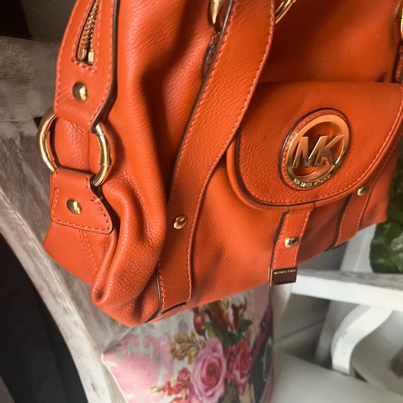 Authentic-Michael-Kors- orange leather - Picture 5 of 9